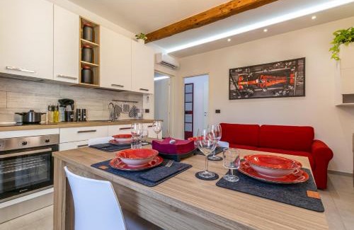 Old Town Apartment | Enzo Ferrari Museum -WiFi, train station and parking