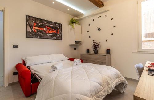 Old Town Apartment | Enzo Ferrari Museum -WiFi, train station and parking