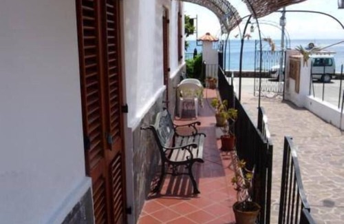 Lipari Historic Centre House | Eolian room in a seafront building Lipari