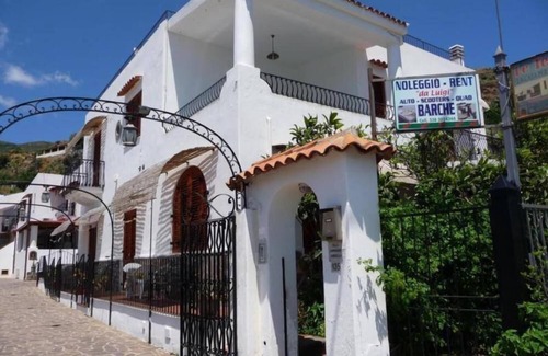 Lipari Historic Centre House | Eolian room in a seafront building Lipari