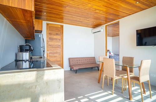 Marina Vista House | Epic 1 BR Ocean View Villa. Dominical. Gated. Minutes to Dominical beach.