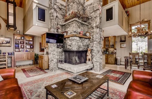 Dillon House | Epic Lake and Mountain Views!