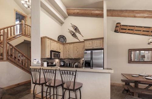 Old Town House | Epic Ski Resort Vistas: Snowy Peaks, Family-Friendly Serenity & Private Relaxation