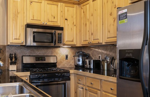Old Town House | Epic Ski Resort Vistas: Snowy Peaks, Family-Friendly Serenity & Private Relaxation