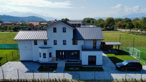 Vladeni Villa | EPIC Vila Brașov, Cristian
