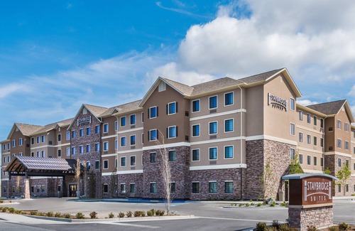 Midtown Anchorage Apartment | Equipped Queen Studio | Free Daily Breakfast, Business Center + Heated Indoor Pool Access