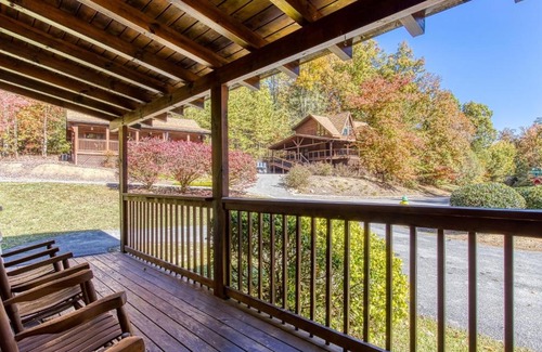 Pigeon Forge House | ER301 - Eagle's Hideaway - Great Location! Close To All The Action! cabin