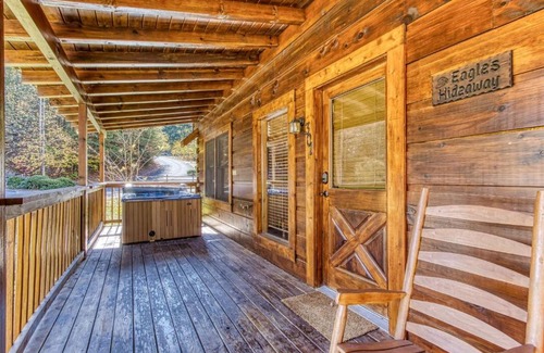 Pigeon Forge House | ER301 - Eagle's Hideaway - Great Location! Close To All The Action! cabin