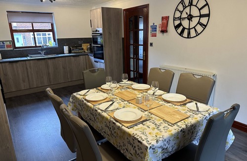 Muston Cottage | ERIC HOUSE, family friendly, with open fire in Filey