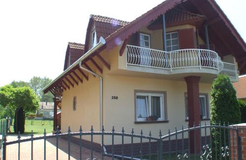 Balatonfenyves House | Erika nyaraló