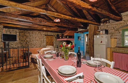 Heki House | Erisa in Trošti (Haus für 6 Personen)