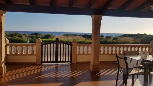 Sa Rapita House | "Es Vell Marí" Casa en primera línea con vistas al mar, parking privado y WiFi