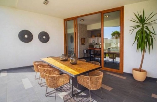 Concon Apartment | Escápate a Concon: Departamento con Vista, Piscina y Comodidades de Lujo