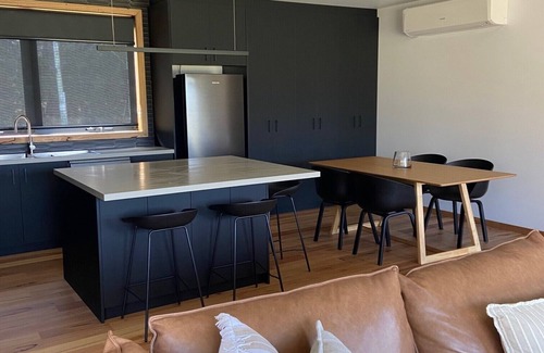 Trentham House | Escape and relax in beautiful Trentham in contemporary bliss!