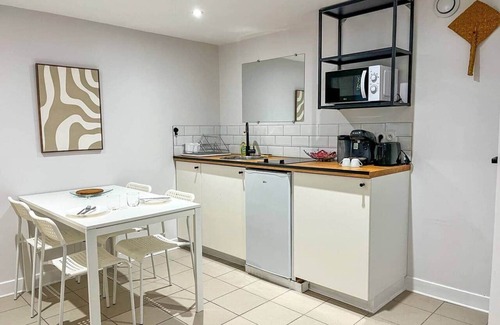 Tassin-la-Demi-Lune Apartment | Escape: Jacuzzi & Sauna