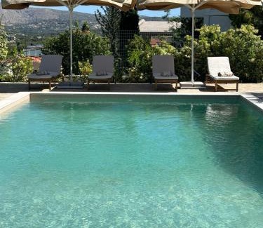 Lavreotiki House | Escape pool villa in Anavissos
