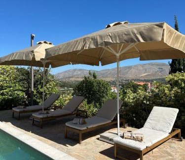 Lavreotiki House | Escape pool villa in Anavissos