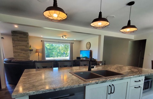 Ayton House | escape, relax in modern convenience & comfort.