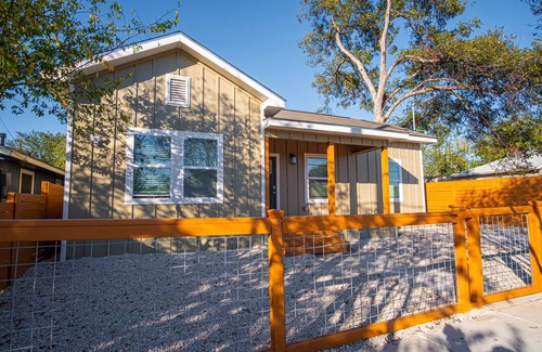 Denver Heights Cottage | Escape to 4br/3ba Brand New Downtown Home