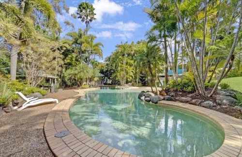 Mooloolaba House | Escape to Emerald Springs - Palm Trees & Pool