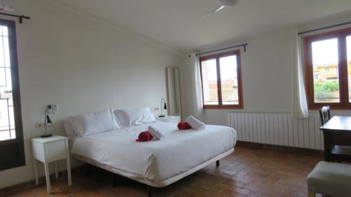 Avinyonet de Puigventos House | Escape to a Spacious Retreat with Jacuzzi & BBQ