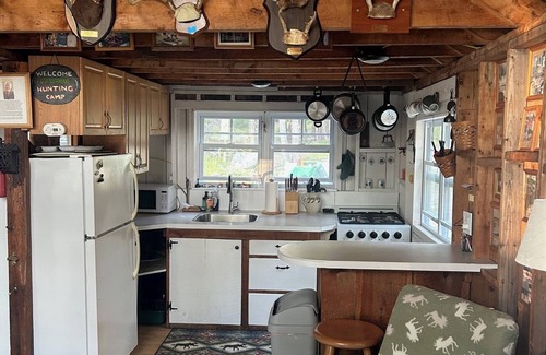 Ellsworth Cottage | Escape to Green Lake