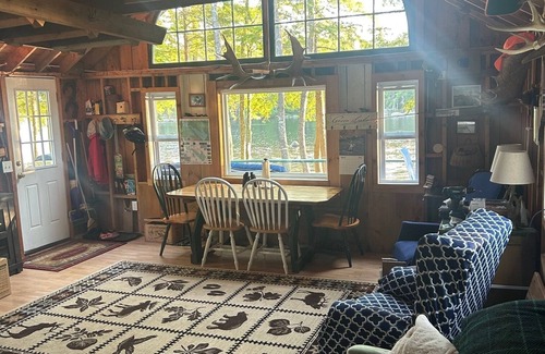 Ellsworth Cottage | Escape to Green Lake