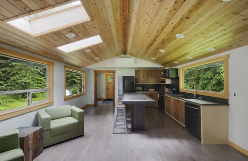 Glacier Cabin | Escape to the Forest in this Custom Mt. Baker Home!