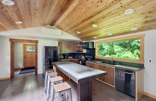 Glacier Cabin | Escape to the Forest in this Custom Mt. Baker Home!