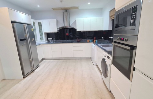 Pranburi Villa | Escape to this beautiful, modern 2-bedroom villa in Thailand.