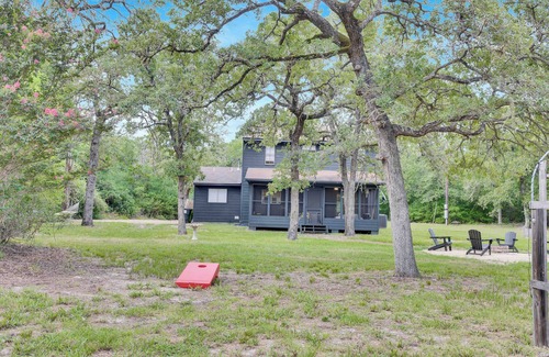 Elgin House | Escape to this beautifully remodeled farmhouse on private, open green space.