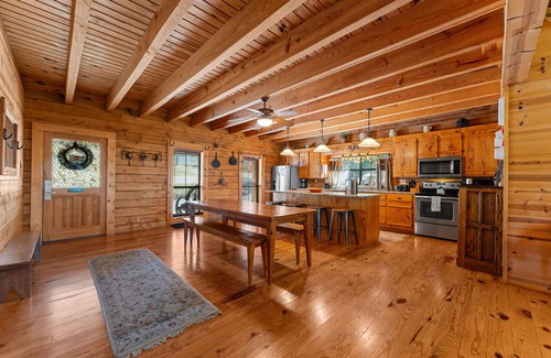 Table Rock House | Escape To This Rustic Log Cabin, For The Perfect Ozark Mountain Getaway!