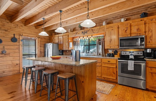 Table Rock House | Escape To This Rustic Log Cabin, For The Perfect Ozark Mountain Getaway!