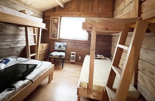 Sudbury District Cabin | Escape to Tranquility at Lake Onaping Lodge in Northeastern Ontario