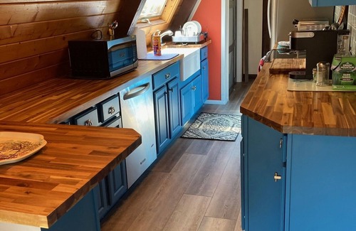 Hunter Ski Chalet | Escape to your cozy A FRAME retreat at Hunter Mountain New York for 2025 & 2026