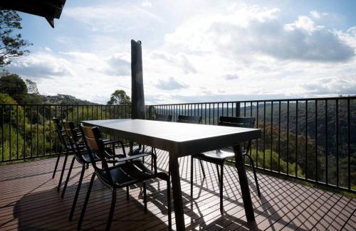 Blackstone Heights House | Esk Treehouse Cabin Unique Home with River Views