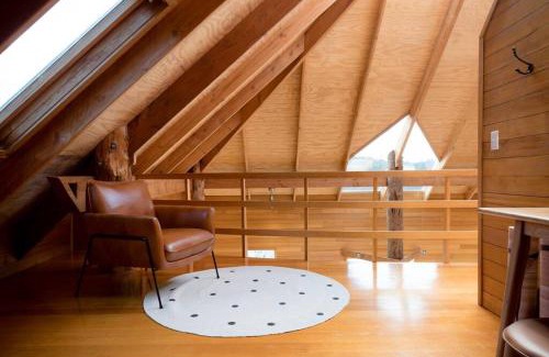 Blackstone Heights House | Esk Treehouse Cabin Unique Home with River Views