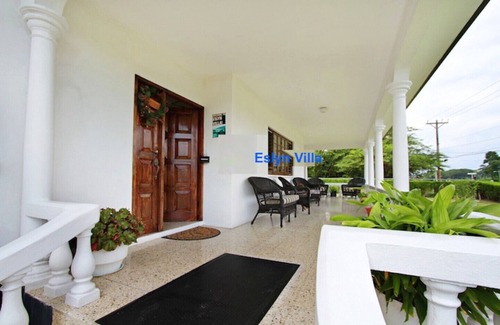 Runaway Bay Villa | Eslyn Villa, A Home Away From Home!