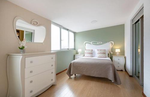 Espinho Apartment | Espinho Retreat with Balcony