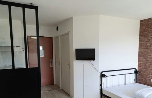 Chasseneuil-du-Poitou Apartment | Esprit Industriel au Pied du Futuroscope