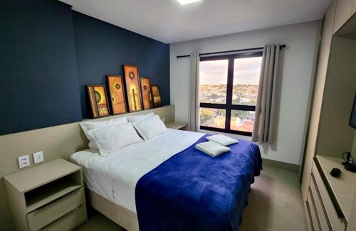 Amambai House | Estúdio com Quarto Privativo, TV e Cama Super King