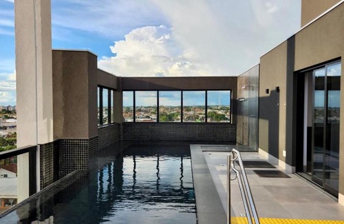 Amambai House | Estúdio com Quarto Privativo, TV e Cama Super King