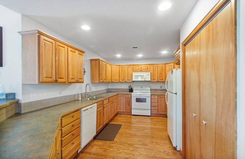 Stanley Hills Condo | Estes Park - Fireside Retreat - Close to Downtown and RMNP - #6207