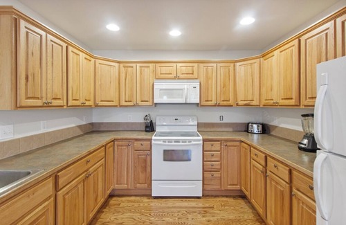 Stanley Hills Condo | Estes Park - Fireside Retreat - Close to Downtown and RMNP - #6207