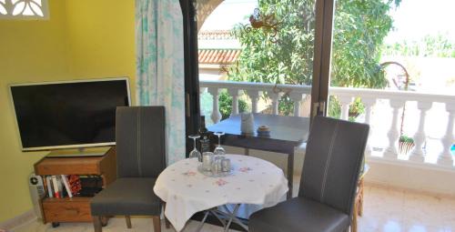 Icod de los Vinos Apartment | Estudio con hermosas vistas terraza, Piscina, BBQ