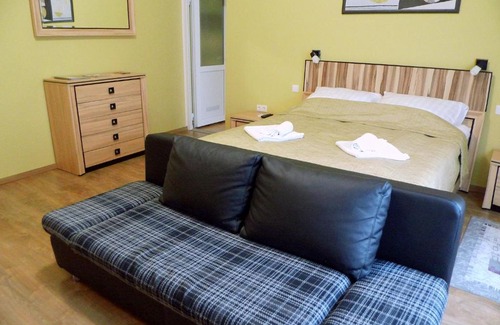 Bekescsaba House | Eszter Apartman