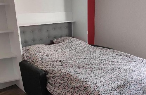 Poitiers Apartment | Eté 2022 - Studio meublé résidence 3 étoiles avec piscine intérieure - place parking privé comprise