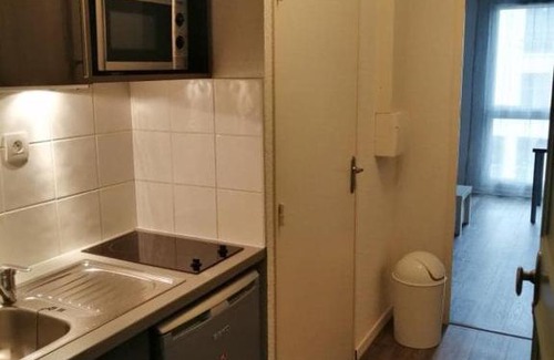 Poitiers Apartment | Eté 2022 - Studio meublé résidence 3 étoiles avec piscine intérieure - place parking privé comprise