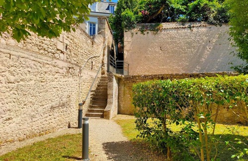 Poitiers Apartment | Eté 2022 - Studio meublé résidence 3 étoiles avec piscine intérieure - place parking privé comprise