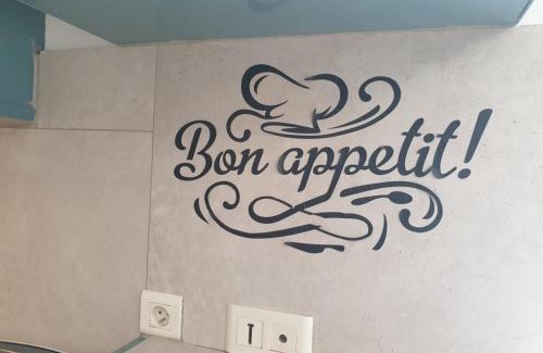 Saint-Mandrier-sur-Mer Apartment | Etoile de Mer - Appt 3 ch 2 sdb à 150m d'une plage de sable fin hyper équipé & Wifi